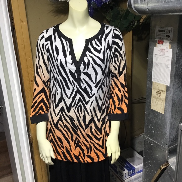 Ala Carte Travel Top - Picture 9 of 16